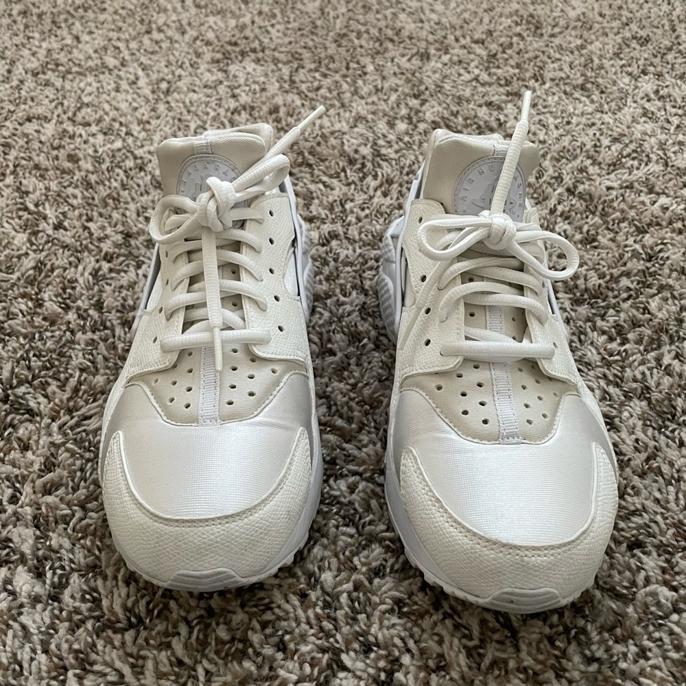 Nike huarache color white